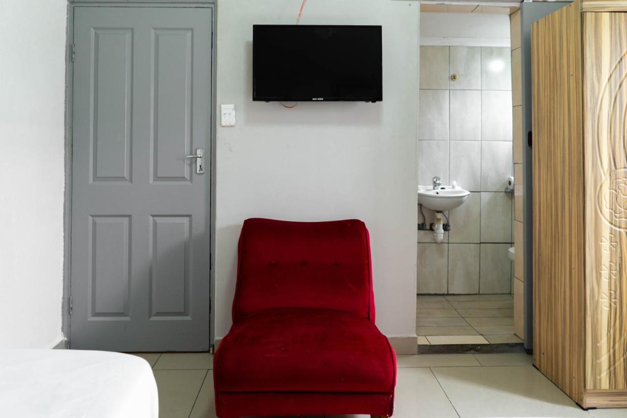 Albrine Lodge Белвил Екстериор снимка
